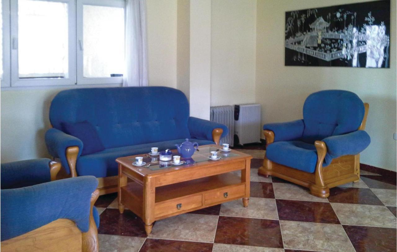 Awesome Home In Portman With Kitchen Екстериор снимка